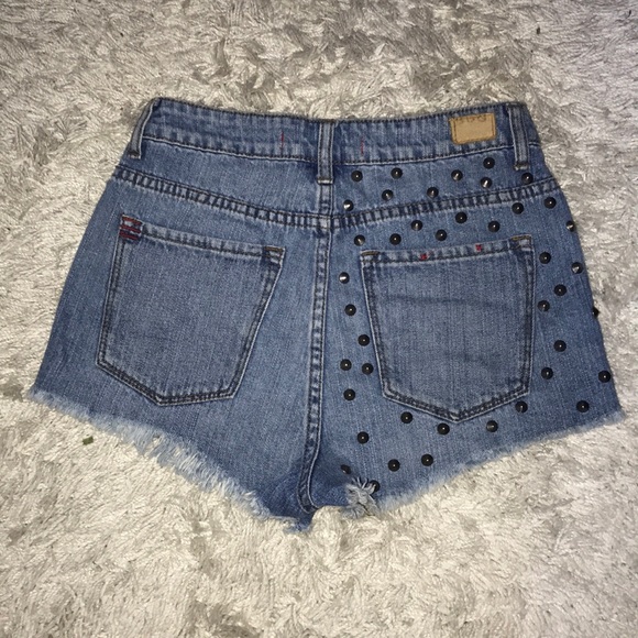 Shorts - Picture 3 of 4